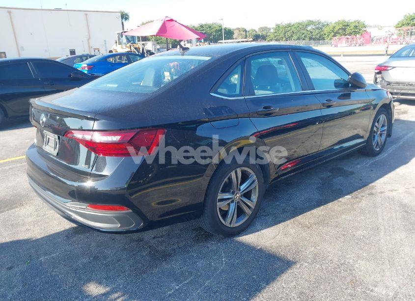 Photo 4 of 2024 Volkswagen Jetta 1.5T SE (VIN 3VWEM7BU9RM007667)