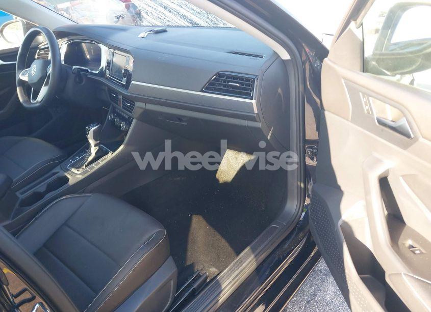 Photo 5 of 2024 Volkswagen Jetta 1.5T SE (VIN 3VWEM7BU9RM007667)