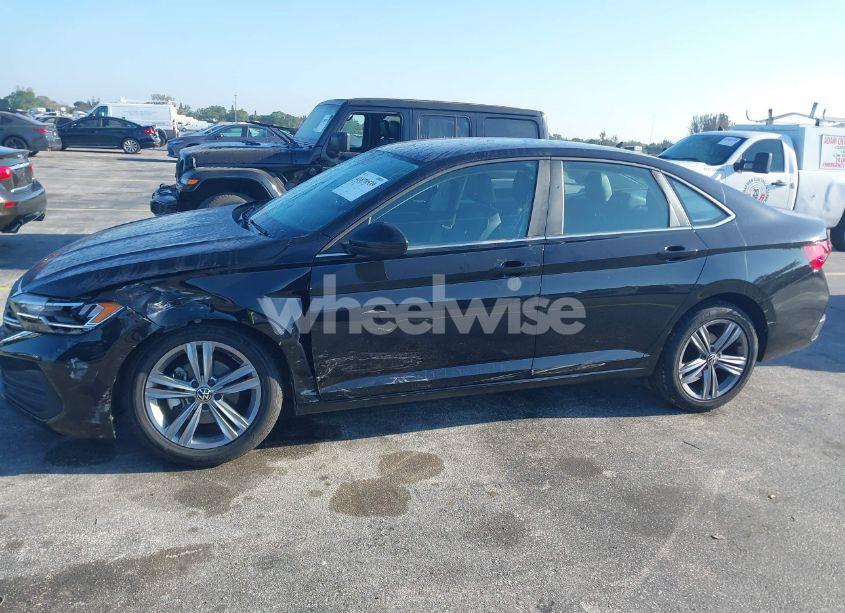 Photo 6 of 2024 Volkswagen Jetta 1.5T SE (VIN 3VWEM7BU9RM007667)