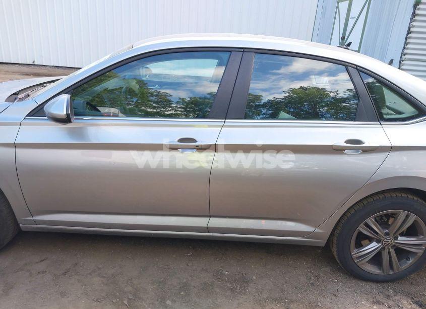 Photo 15 of 2024 Volkswagen Jetta 1.5T SE (VIN 3VWEM7BU9RM088055)