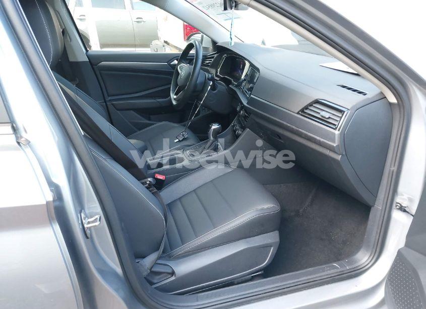 Photo 5 of 2024 Volkswagen Jetta 1.5T SE (VIN 3VWEM7BU9RM088055)