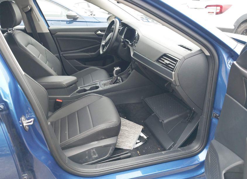 Photo 5 of 2024 Volkswagen Jetta 1.5T SE (VIN 3VWEM7BUXRM008102)