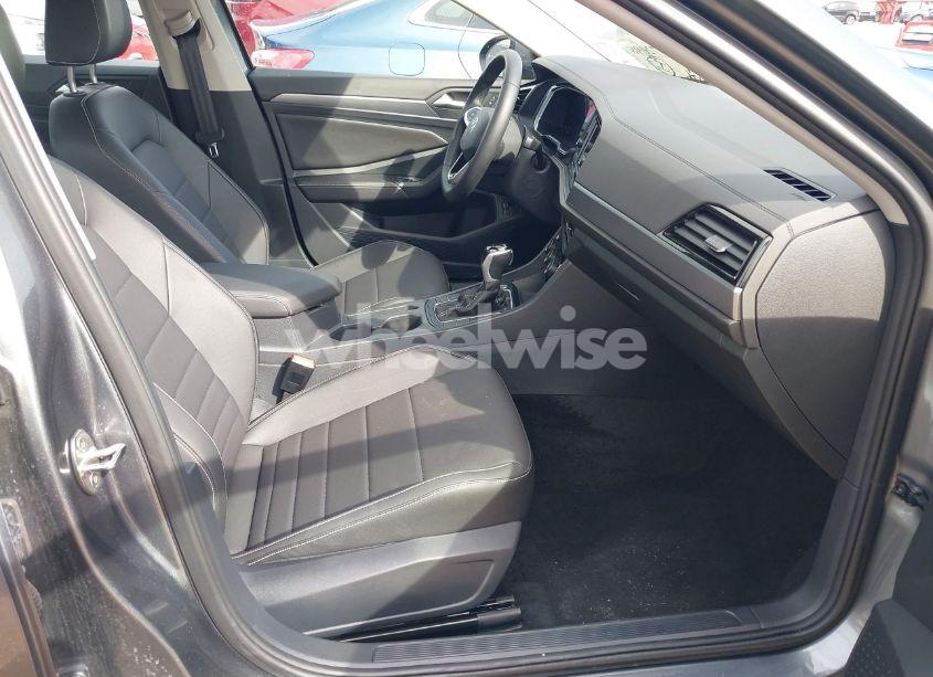 Photo 5 of 2024 Volkswagen Jetta 1.5T SE (VIN 3VWEM7BUXRM092146)