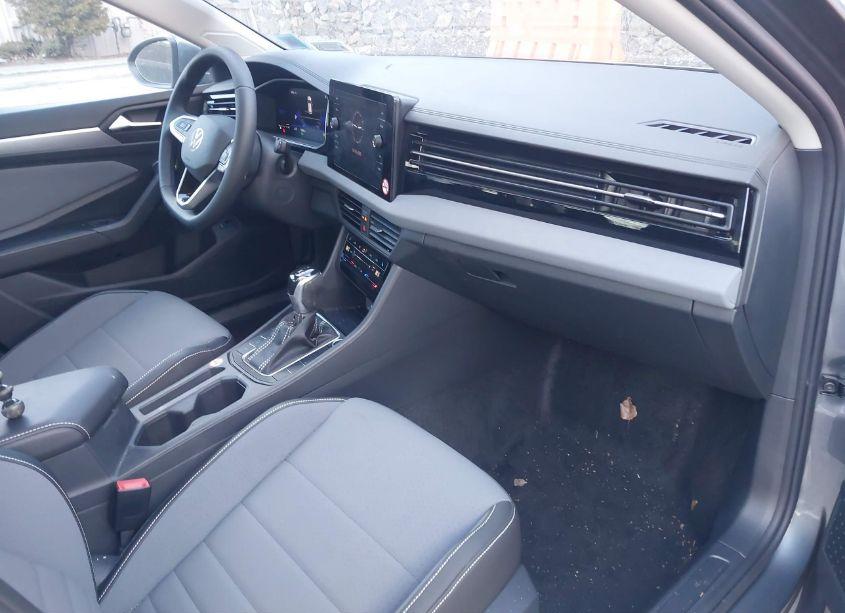 Photo 5 of 2025 Volkswagen Jetta 1.5T SE (VIN 3VWEX7BU0SM024127)