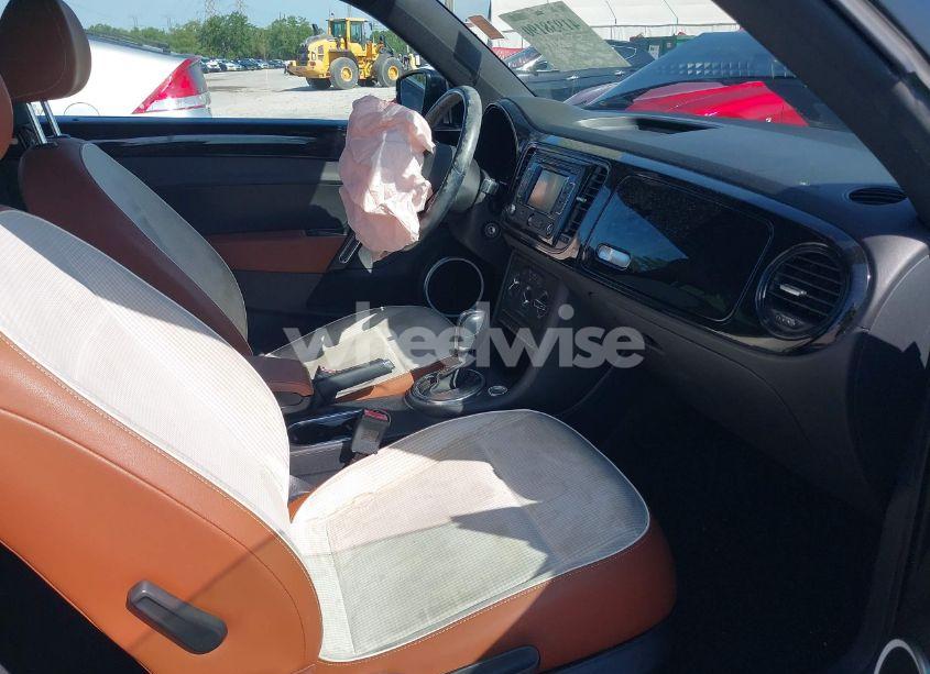 Photo 5 of 2015 Volkswagen Beetle 1.8T CLASSIC (VIN 3VWF17AT0FM611254)