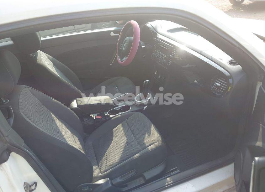 Photo 5 of 2014 Volkswagen Beetle 1.8T ENTRY (VIN 3VWF17AT8EM642069)