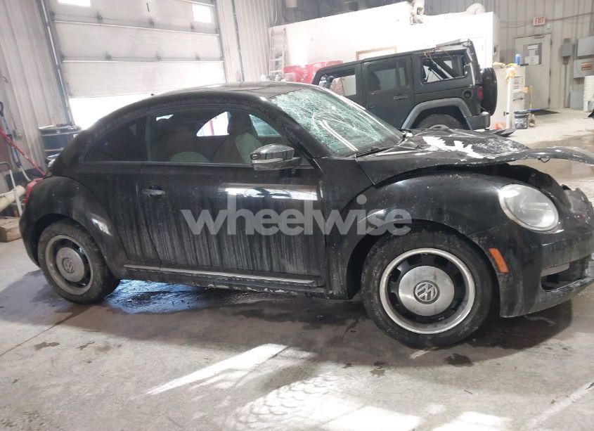 Photo 13 of 2015 Volkswagen Beetle 1.8T CLASSIC (VIN 3VWF17ATXFM654998)