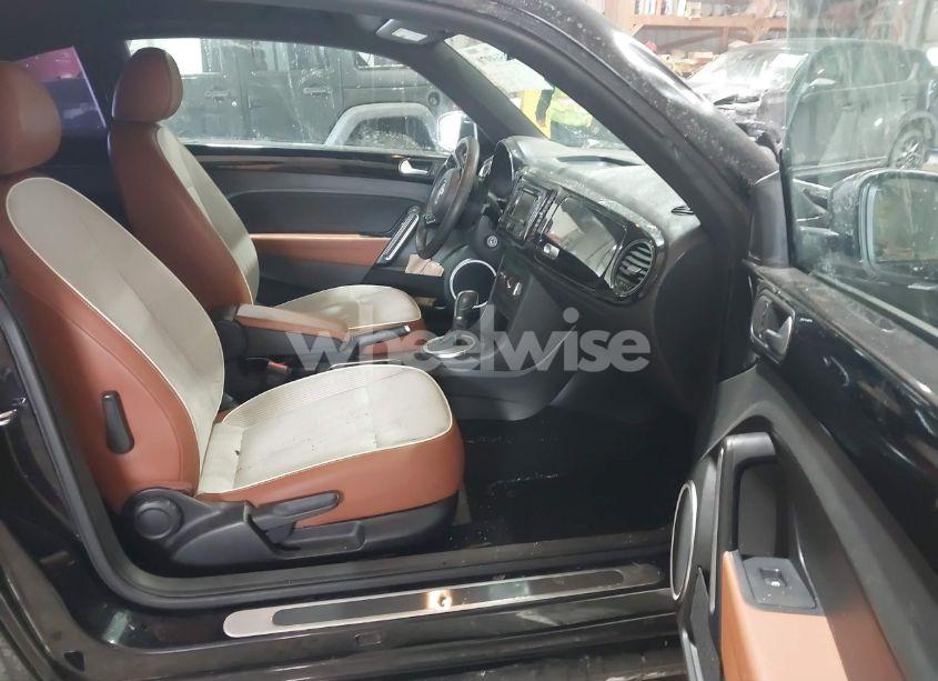 Photo 5 of 2015 Volkswagen Beetle 1.8T CLASSIC (VIN 3VWF17ATXFM654998)