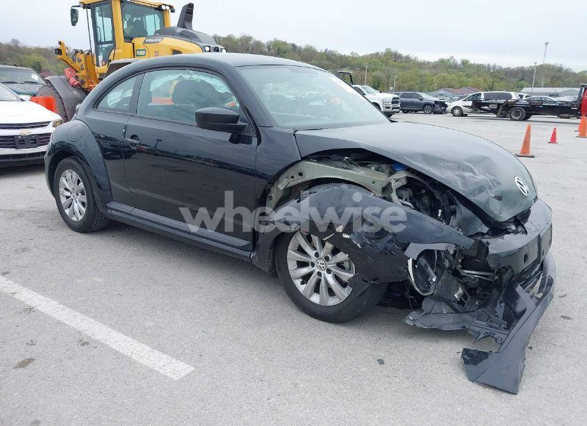 2018 Volkswagen Beetle 2.0T COAST/2.0T S (VIN 3VWFD7AT1JM706390) main photo