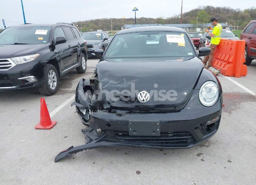 Photo 12 of 2018 Volkswagen Beetle 2.0T COAST/2.0T S (VIN 3VWFD7AT1JM706390)