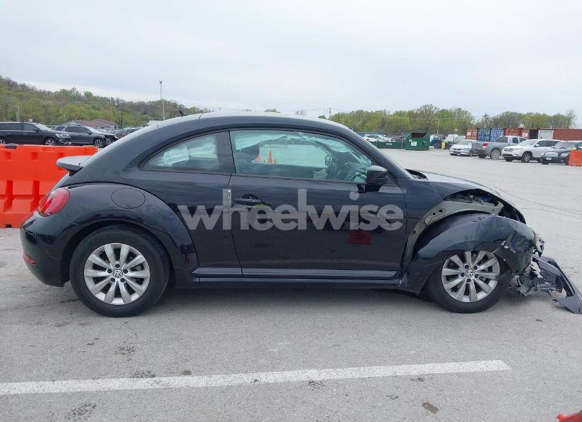 Photo 13 of 2018 Volkswagen Beetle 2.0T COAST/2.0T S (VIN 3VWFD7AT1JM706390)