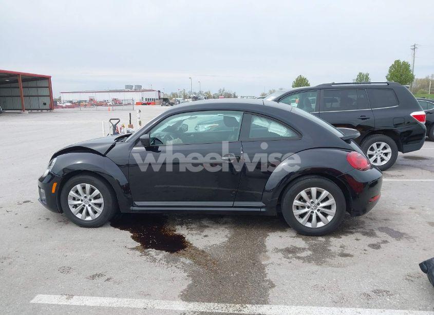 Photo 14 of 2018 Volkswagen Beetle 2.0T COAST/2.0T S (VIN 3VWFD7AT1JM706390)