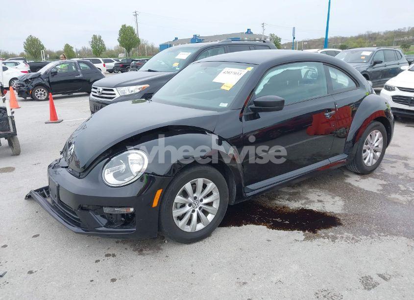 Photo 2 of 2018 Volkswagen Beetle 2.0T COAST/2.0T S (VIN 3VWFD7AT1JM706390)