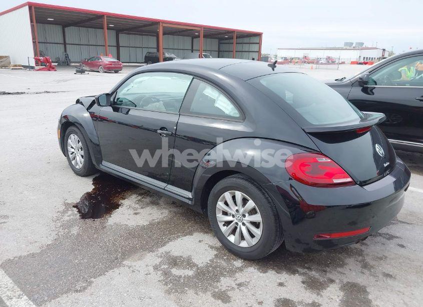 Photo 3 of 2018 Volkswagen Beetle 2.0T COAST/2.0T S (VIN 3VWFD7AT1JM706390)