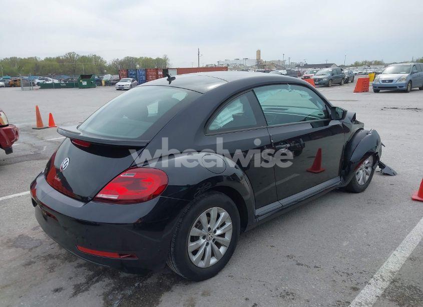 Photo 4 of 2018 Volkswagen Beetle 2.0T COAST/2.0T S (VIN 3VWFD7AT1JM706390)