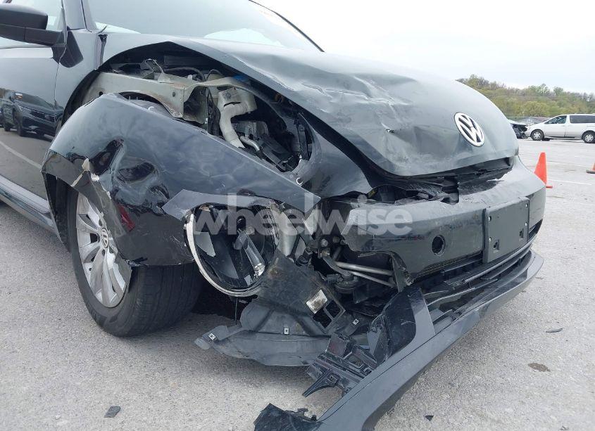 Photo 6 of 2018 Volkswagen Beetle 2.0T COAST/2.0T S (VIN 3VWFD7AT1JM706390)