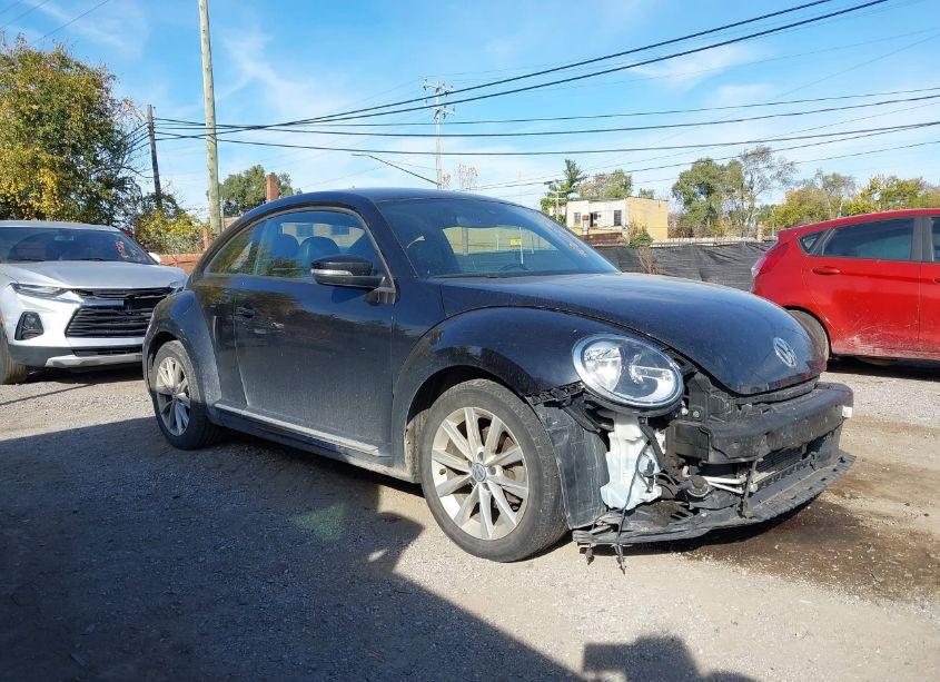 2018 Volkswagen Beetle 2.0T COAST/2.0T S (VIN 3VWFD7AT5JM708546) main photo