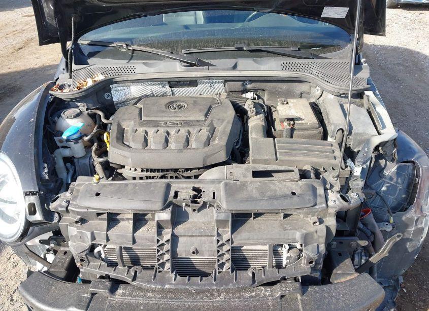 Photo 10 of 2018 Volkswagen Beetle 2.0T COAST/2.0T S (VIN 3VWFD7AT5JM708546)