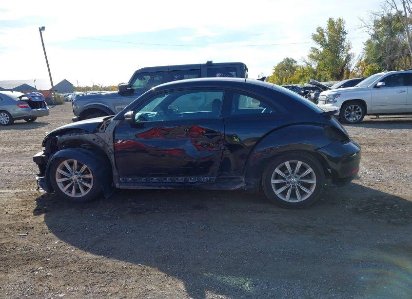 Photo 14 of 2018 Volkswagen Beetle 2.0T COAST/2.0T S (VIN 3VWFD7AT5JM708546)