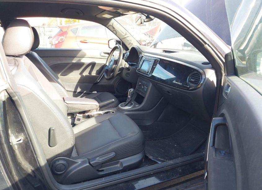 Photo 5 of 2018 Volkswagen Beetle 2.0T COAST/2.0T S (VIN 3VWFD7AT5JM708546)