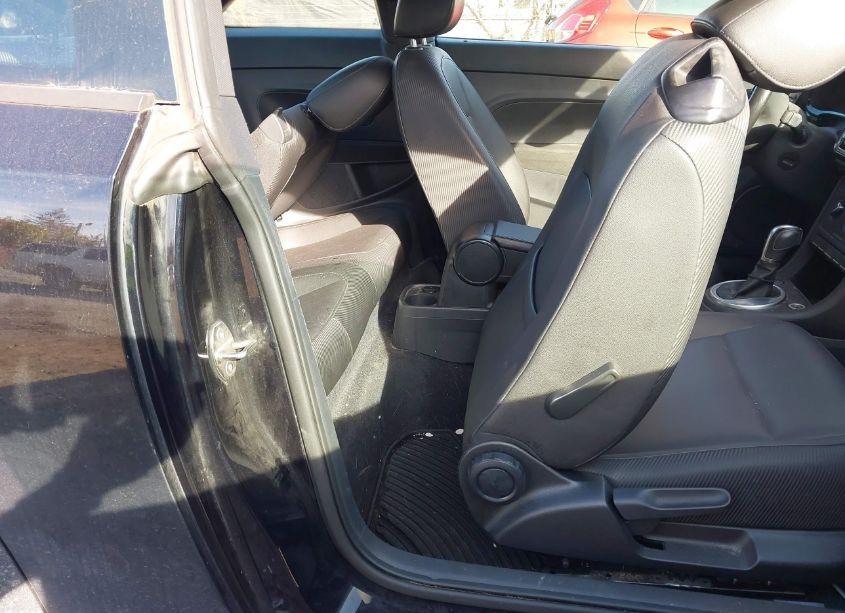 Photo 8 of 2018 Volkswagen Beetle 2.0T COAST/2.0T S (VIN 3VWFD7AT5JM708546)