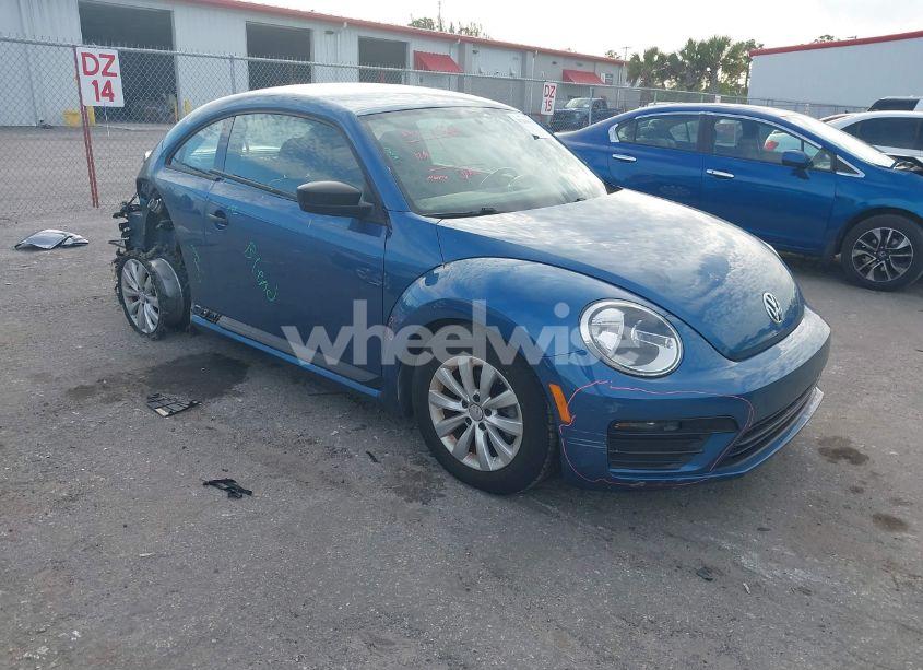 2018 Volkswagen Beetle 2.0T COAST/2.0T S (VIN 3VWFD7AT5JM710121) main photo