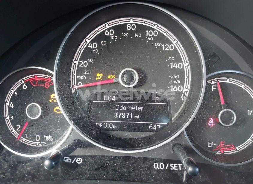 Photo 15 of 2018 Volkswagen Beetle 2.0T COAST/2.0T S (VIN 3VWFD7AT5JM710121)