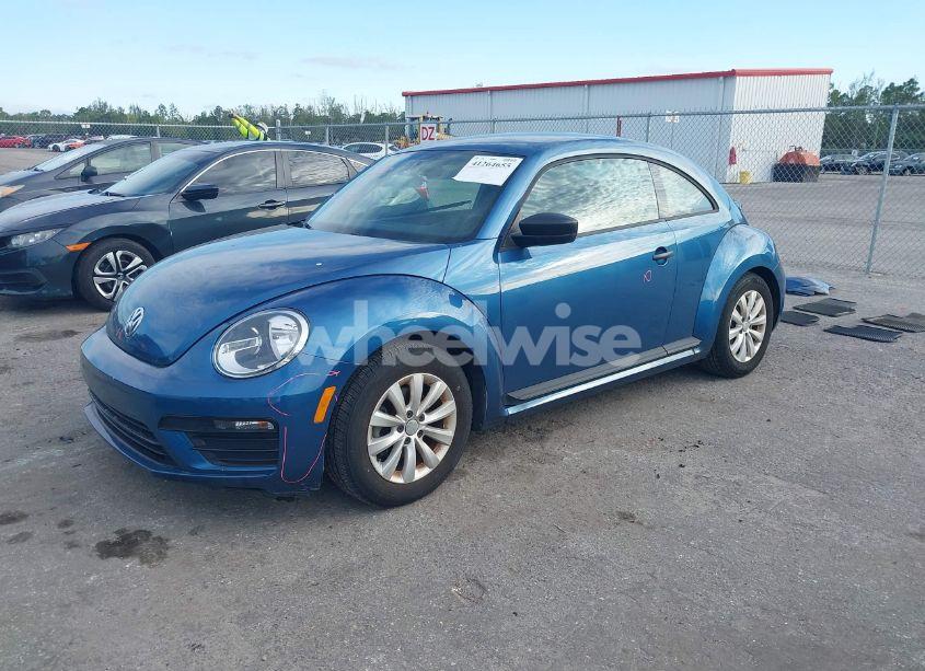 Photo 2 of 2018 Volkswagen Beetle 2.0T COAST/2.0T S (VIN 3VWFD7AT5JM710121)