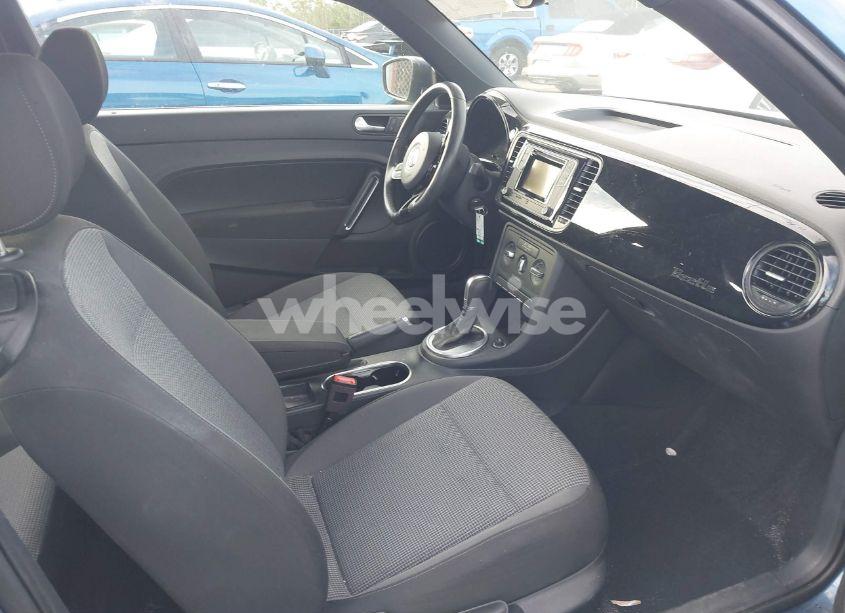 Photo 5 of 2018 Volkswagen Beetle 2.0T COAST/2.0T S (VIN 3VWFD7AT5JM710121)