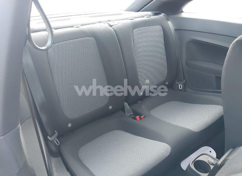 Photo 8 of 2018 Volkswagen Beetle 2.0T COAST/2.0T S (VIN 3VWFD7AT5JM710121)