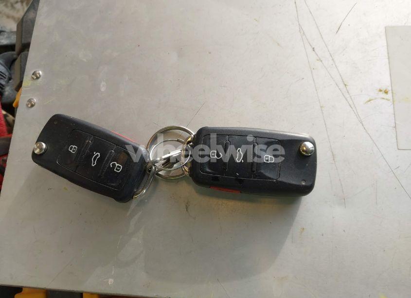 Photo 11 of 2018 Volkswagen Beetle 2.0T COAST/2.0T S (VIN 3VWFD7AT6JM703758)