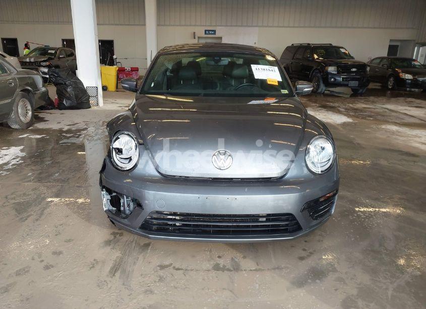 Photo 12 of 2018 Volkswagen Beetle 2.0T COAST/2.0T S (VIN 3VWFD7AT6JM703758)