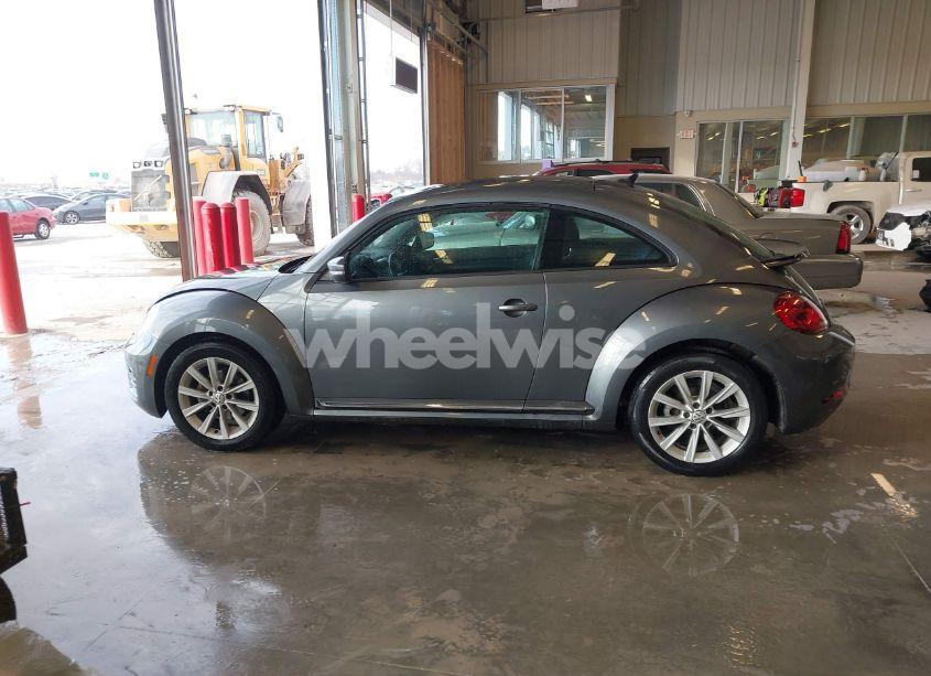 Photo 14 of 2018 Volkswagen Beetle 2.0T COAST/2.0T S (VIN 3VWFD7AT6JM703758)
