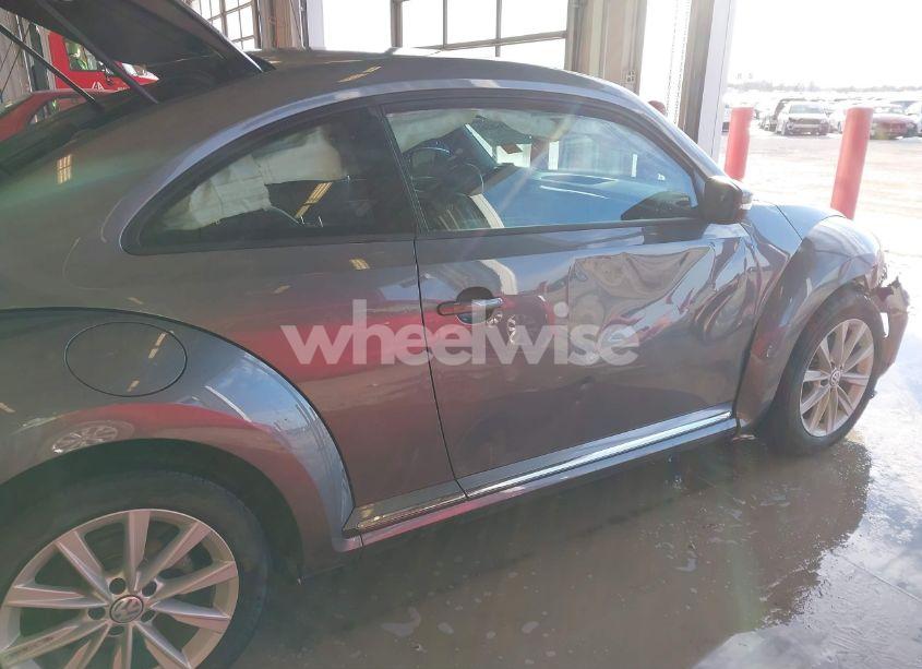 Photo 18 of 2018 Volkswagen Beetle 2.0T COAST/2.0T S (VIN 3VWFD7AT6JM703758)