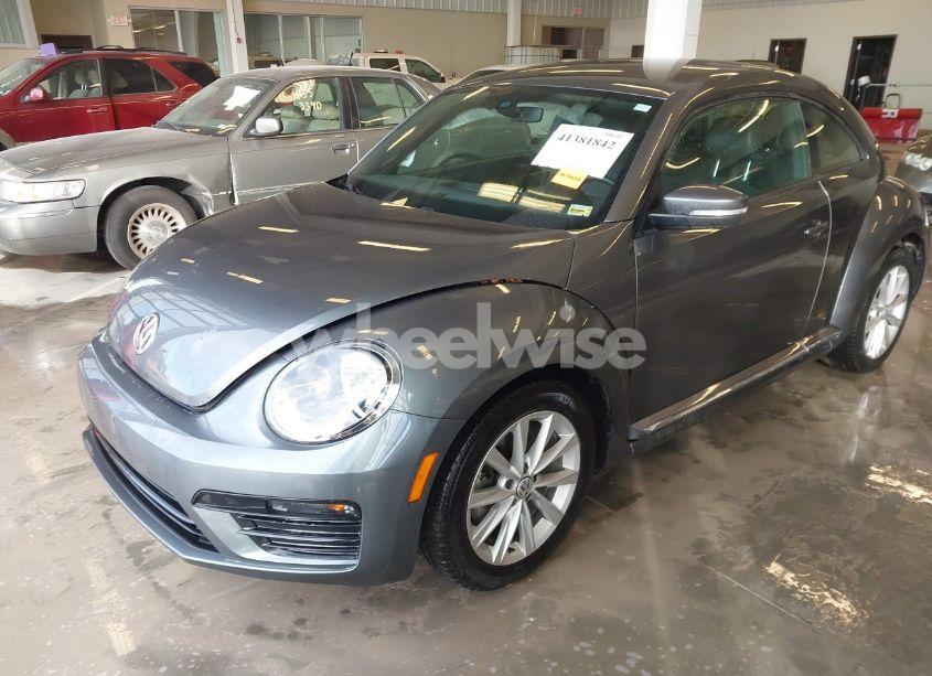 Photo 2 of 2018 Volkswagen Beetle 2.0T COAST/2.0T S (VIN 3VWFD7AT6JM703758)