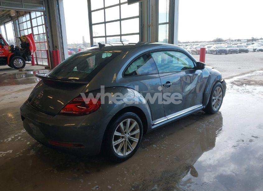 Photo 4 of 2018 Volkswagen Beetle 2.0T COAST/2.0T S (VIN 3VWFD7AT6JM703758)