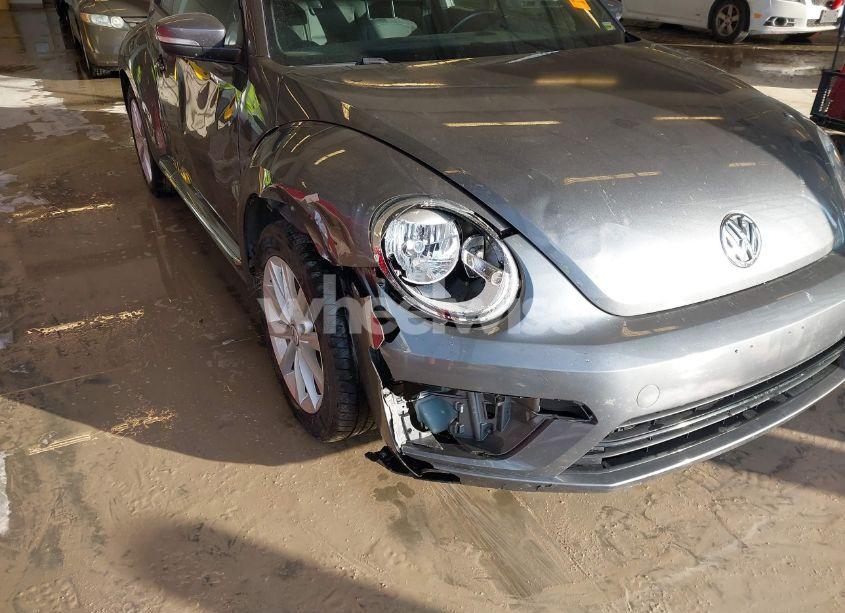 Photo 6 of 2018 Volkswagen Beetle 2.0T COAST/2.0T S (VIN 3VWFD7AT6JM703758)