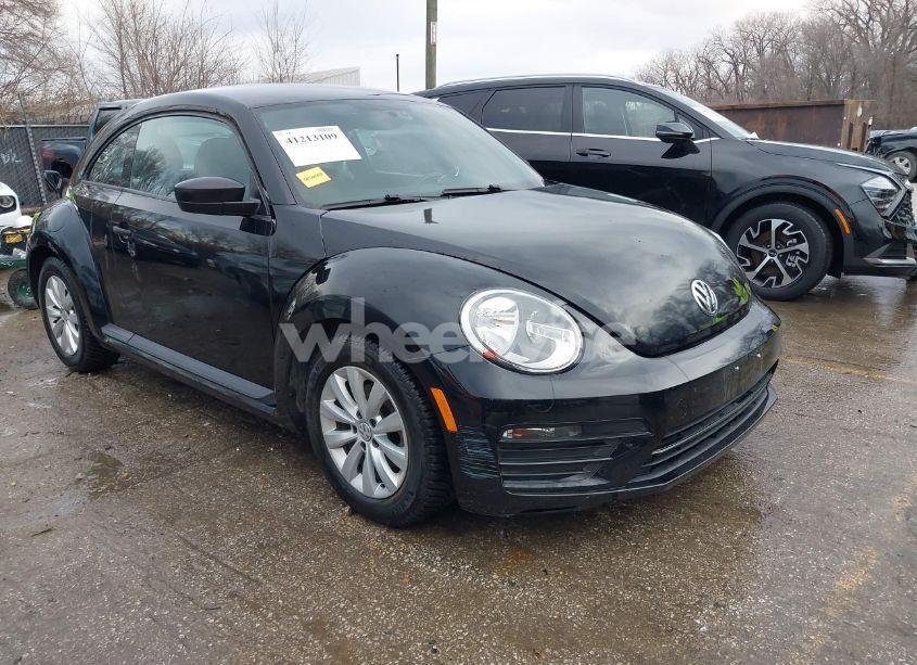 2018 Volkswagen Beetle S/COAST (VIN 3VWFD7AT6JM716770) main photo