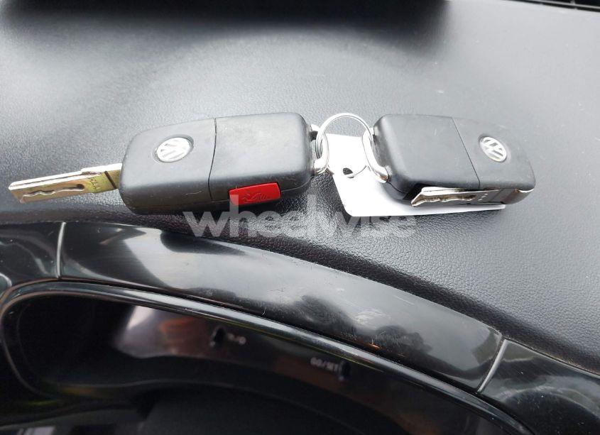 Photo 11 of 2018 Volkswagen Beetle S/COAST (VIN 3VWFD7AT6JM716770)