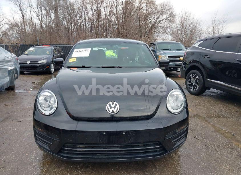 Photo 12 of 2018 Volkswagen Beetle S/COAST (VIN 3VWFD7AT6JM716770)