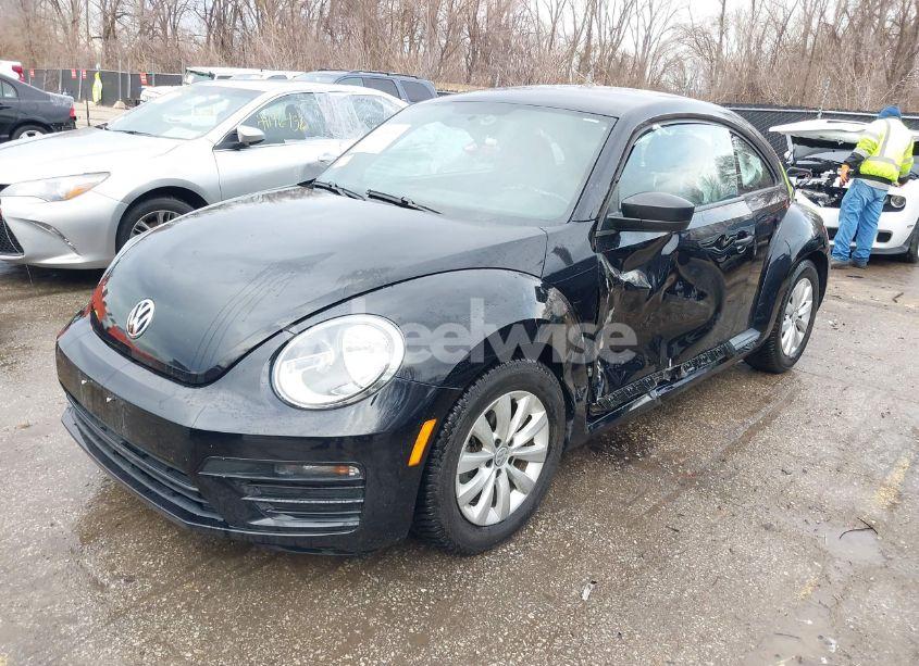Photo 2 of 2018 Volkswagen Beetle S/COAST (VIN 3VWFD7AT6JM716770)