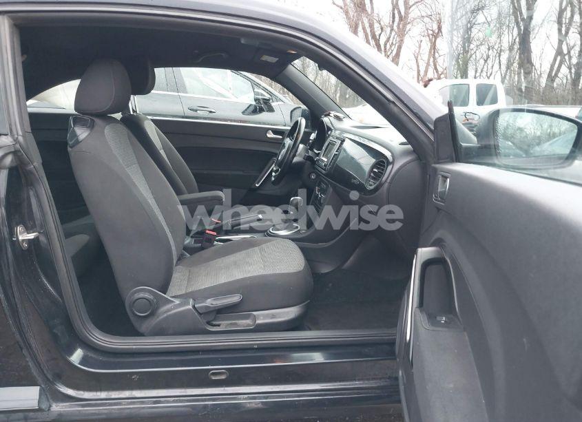 Photo 5 of 2018 Volkswagen Beetle S/COAST (VIN 3VWFD7AT6JM716770)