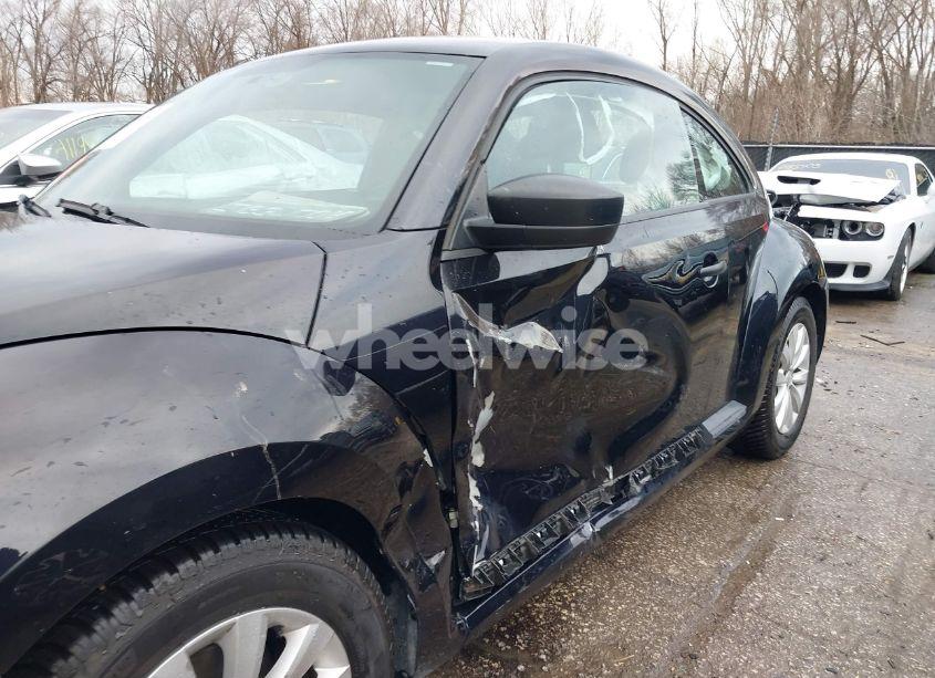 Photo 6 of 2018 Volkswagen Beetle S/COAST (VIN 3VWFD7AT6JM716770)