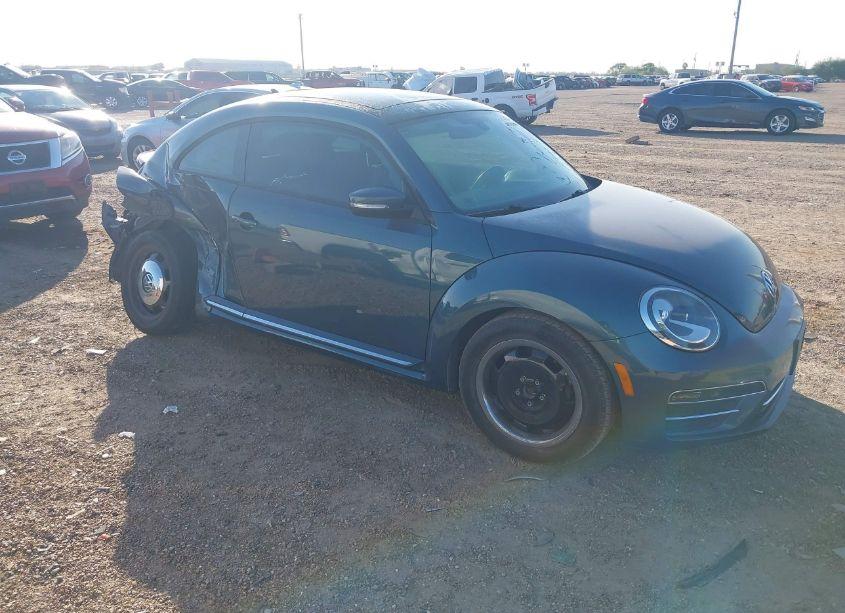2018 Volkswagen Beetle 2.0T COAST/2.0T S (VIN 3VWFD7AT8JM706970) main photo