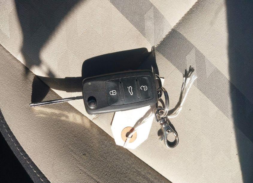 Photo 11 of 2018 Volkswagen Beetle 2.0T COAST/2.0T S (VIN 3VWFD7AT8JM706970)