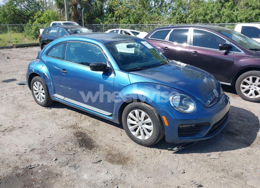 2018 Volkswagen Beetle 2.0T COAST/2.0T S (VIN 3VWFD7AT9JM712664) main photo