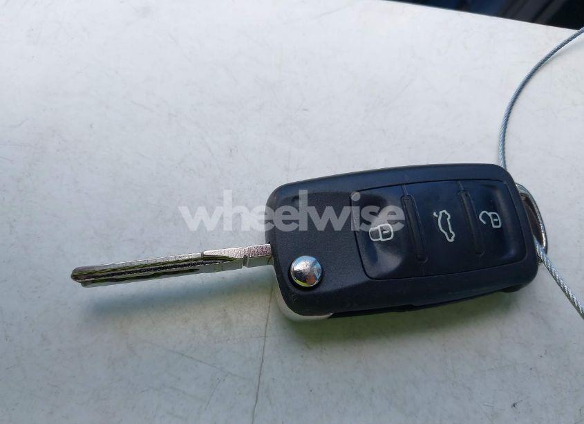 Photo 11 of 2018 Volkswagen Beetle 2.0T COAST/2.0T S (VIN 3VWFD7AT9JM712664)