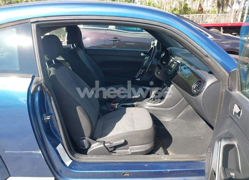 Photo 5 of 2018 Volkswagen Beetle 2.0T COAST/2.0T S (VIN 3VWFD7AT9JM712664)