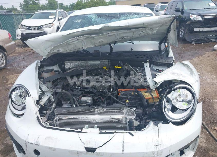 Photo 10 of 2018 Volkswagen Beetle 2.0T COAST/2.0T S (VIN 3VWFD7ATXJM710356)