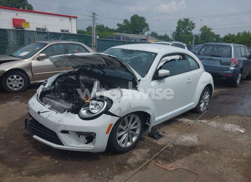 Photo 2 of 2018 Volkswagen Beetle 2.0T COAST/2.0T S (VIN 3VWFD7ATXJM710356)